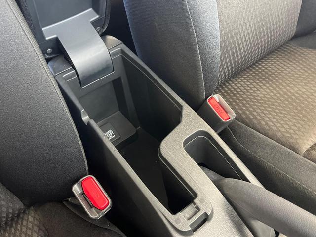 フィットハイブリッド F SDナビ バックカメラ 禁煙車 スマートキー LEDヘッド ビルトインETC オートライト オートエアコン Bluetooth CD DVD再生 フルセグ LEDフォグ(38枚目)