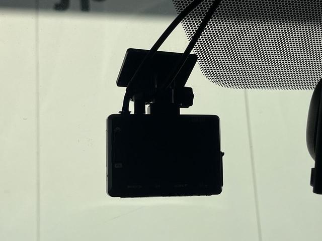 アクア Ｓ　ＳＤナビ　バックカメラ　禁煙車　ドラレコ　コーナーセンサー　スマートキー　ＬＥＤヘッド　ビルトインＥＴＣ　オートライト　オートエアコン　Ｂｌｕｅｔｏｏｔｈ　ＣＤ　ＨＩＤフォグ（6枚目）