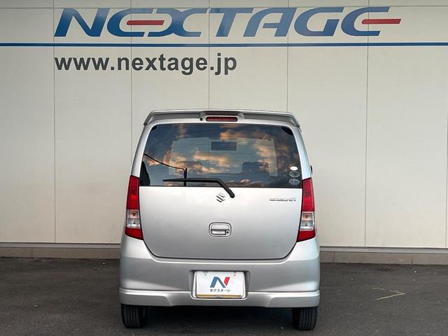 ワゴンＲ ＦＸリミテッド　禁煙車　スマートキー　純正１４インチアルミホイール　オーディオ　プライバシーガラス　ドアバイザー（13枚目）