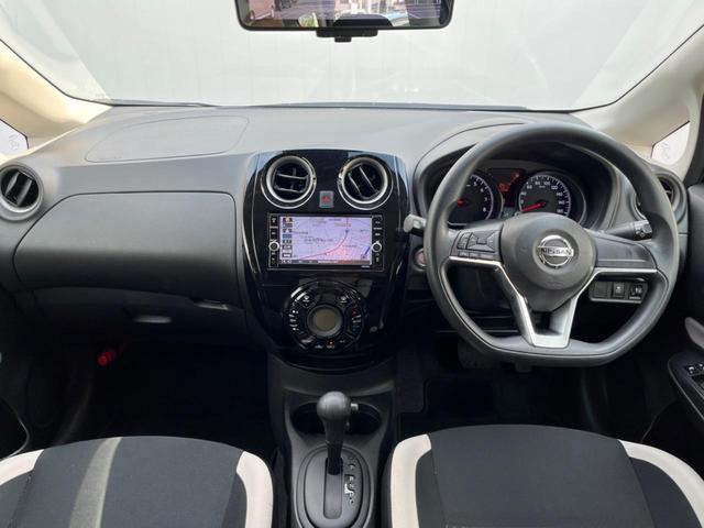 ノート X Vセレクション 純正SDナビ 全周囲カメラ 衝突被害軽減システム 禁煙車 コーナーセンサー スマートキー ETC オートライト オートエアコン Bluetooth CD DVD再生 フルセグ(2枚目)