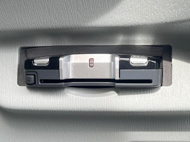 プリウス S SDナビ 禁煙車 スマートキー ETC オートライト オートエアコン 純正15インチアルミ Bluetooth CD DVD再生 フルセグ(5枚目)