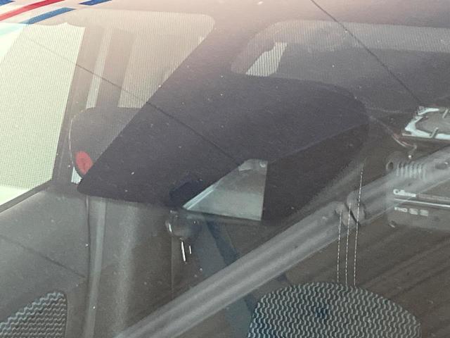 ノート Ｘ　ＤＩＧ－Ｓ　純正ＳＤナビ　バックカメラ　衝突被害軽減システム　禁煙車　スマートキー　ＥＴＣ　車線逸脱警報　オートライト　オートエアコン　純正１４インチアルミ　Ｂｌｕｅｔｏｏｔｈ　ＣＤ　ＤＶＤ再生　フルセグ（3枚目）