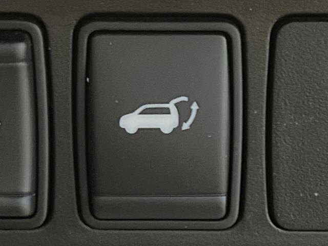 エクストレイル ２０Ｘｔ　エマージェンシーブレーキパッケージ　４ＷＤ　純正ＳＤナビ　全周囲カメラ　衝突被害軽減システム　禁煙車　電動リアゲート　ドラレコ　コーナーセンサー　スマートキー　ＬＥＤヘッド　ビルトインＥＴＣ　クルコン　オートライト　デュアルエアコン（6枚目）