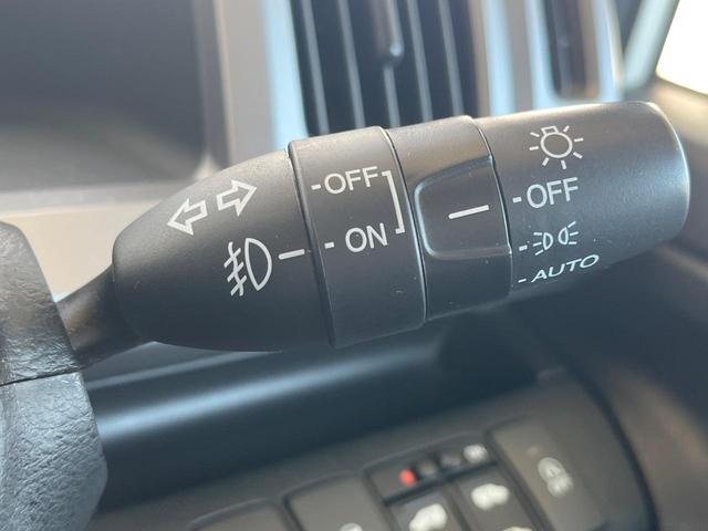 ステップワゴンスパーダ パワーエディション 両側電動ドア 純正SDナビ バックカメラ 禁煙車 HIDヘッド ビルトインETC オートライト オートエアコン 純正16インチアルミ CD DVD再生 フルセグ パドルシフト(33枚目)