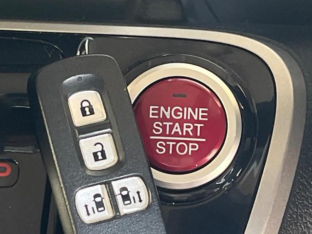 【Ｈｏｎｄａスマートキー】カバンやポケットに入れたままでもドアの施錠・解錠が可能なスマートキーを装備。エンジンのオン・オフ時もカギを取り出す必要が無いからとっても便利です♪