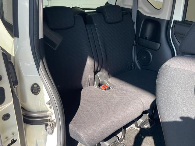 後部座席も気になるようなキズ・汚れやへたり等、大きなダメージはなく、良好な状態です。