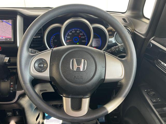 ステアリングも使用感が少なく、きれいな状態となっております♪