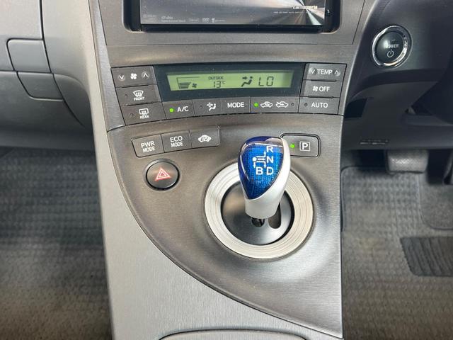 プリウス S SDナビ バックカメラ 禁煙車 ドラレコ コーナーセンサー スマートキー ビルトインETC オートライト オートエアコン 純正17インチアルミ Bluetooth CD DVD再生(6枚目)