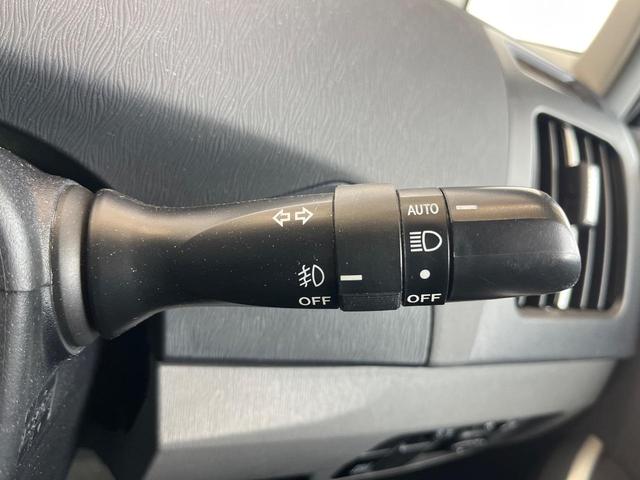 プリウス S SDナビ バックカメラ 禁煙車 ドラレコ コーナーセンサー スマートキー ビルトインETC オートライト オートエアコン 純正17インチアルミ Bluetooth CD DVD再生(7枚目)