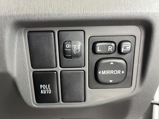 プリウス S SDナビ バックカメラ 禁煙車 ドラレコ コーナーセンサー スマートキー ビルトインETC オートライト オートエアコン 純正17インチアルミ Bluetooth CD DVD再生(8枚目)