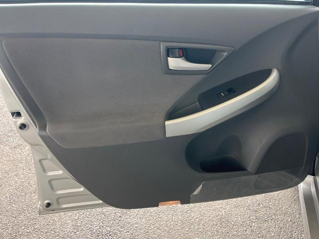 プリウス S SDナビ バックカメラ 禁煙車 ドラレコ コーナーセンサー スマートキー ビルトインETC オートライト オートエアコン 純正17インチアルミ Bluetooth CD DVD再生(30枚目)