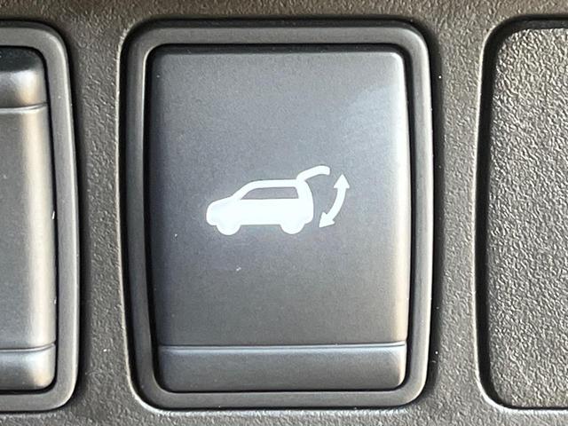 エクストレイル 20Xtt エマージェンシーブレーキパッケージ 全周囲カメラ 禁煙車 電動リアゲート レザーシート ドラレコ コーナーセンサー スマートキー LEDヘッド ビルトインETC クルコン 純正18インチアルミ オートライト デュアルエアコン(7枚目)