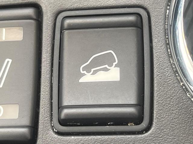 エクストレイル 20Xtt エマージェンシーブレーキパッケージ 全周囲カメラ 禁煙車 電動リアゲート レザーシート ドラレコ コーナーセンサー スマートキー LEDヘッド ビルトインETC クルコン 純正18インチアルミ オートライト デュアルエアコン(28枚目)