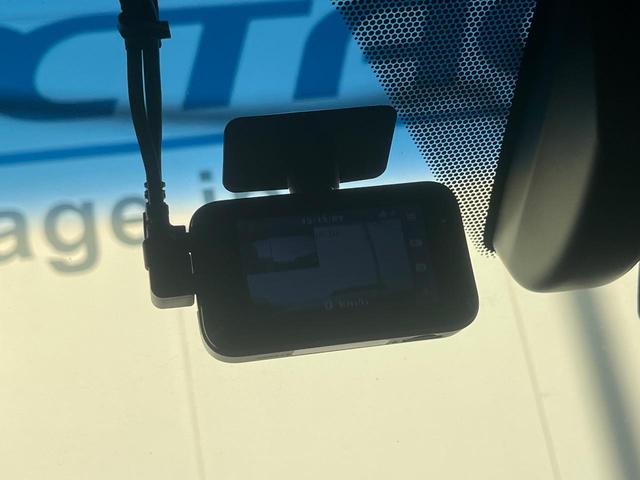 ハリアー Ｇ　バックカメラ　レーダークルーズ　禁煙車　パワーシート　ドラレコ　コーナーセンサー　スマートキー　ＬＥＤヘッド　ビルトインＥＴＣ　純正１８インチアルミ　デュアルエアコン　Ｂｌｕｅｔｏｏｔｈ　フルセグ（51枚目）