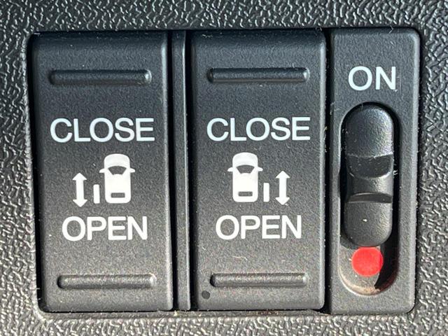 ステップワゴンスパーダ スパーダ 両側電動ドア 後席モニター バックカメラ 禁煙車 スマートキー LEDヘッド ビルトインETC クルコン 純正16インチアルミ オートライト デュアルエアコン Bluetooth CD DVD再生(6枚目)