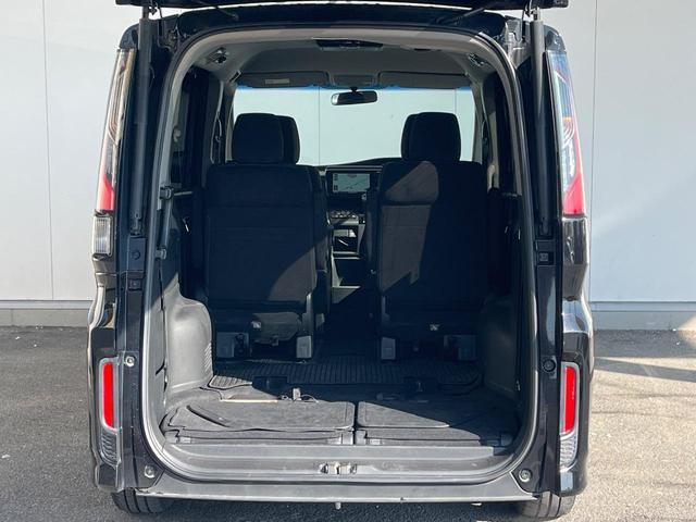 ステップワゴンスパーダ スパーダ 両側電動ドア 後席モニター バックカメラ 禁煙車 スマートキー LEDヘッド ビルトインETC クルコン 純正16インチアルミ オートライト デュアルエアコン Bluetooth CD DVD再生(12枚目)