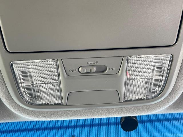 ステップワゴンスパーダ スパーダ 両側電動ドア 後席モニター バックカメラ 禁煙車 スマートキー LEDヘッド ビルトインETC クルコン 純正16インチアルミ オートライト デュアルエアコン Bluetooth CD DVD再生(34枚目)