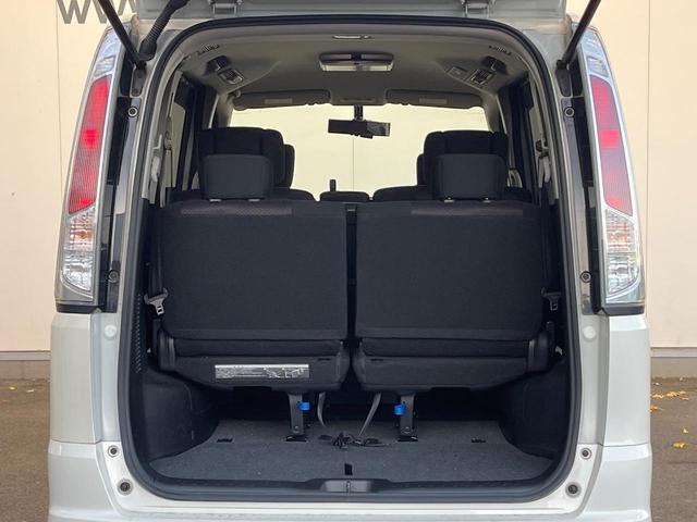 普段のお買い物や通勤、送迎等に十分な荷室スペースを確保しております。セカンドシートを倒すと、大きな荷物の積載も可能です♪