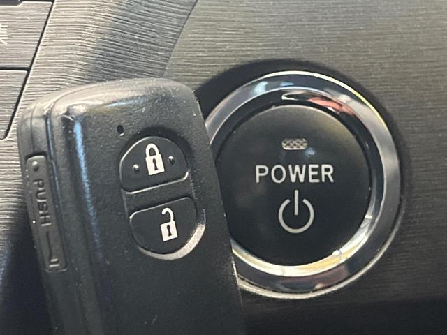 プリウス Ｇツーリングセレクションレザーパッケージ　純正ＳＤナビ　レーダークルーズ　禁煙車　レザーシート　スマートキー　ＬＥＤヘッド　ビルトインＥＴＣ　純正１７インチアルミ　オートエアコン　ＣＤ　フルセグ（6枚目）