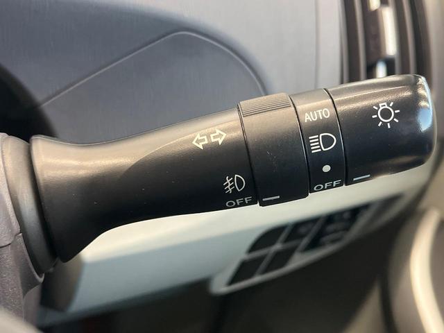 プリウス Ｇツーリングセレクションレザーパッケージ　純正ＳＤナビ　レーダークルーズ　禁煙車　レザーシート　スマートキー　ＬＥＤヘッド　ビルトインＥＴＣ　純正１７インチアルミ　オートエアコン　ＣＤ　フルセグ（9枚目）