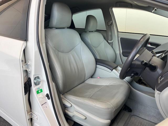 プリウス Ｇツーリングセレクションレザーパッケージ　純正ＳＤナビ　レーダークルーズ　禁煙車　レザーシート　スマートキー　ＬＥＤヘッド　ビルトインＥＴＣ　純正１７インチアルミ　オートエアコン　ＣＤ　フルセグ（10枚目）