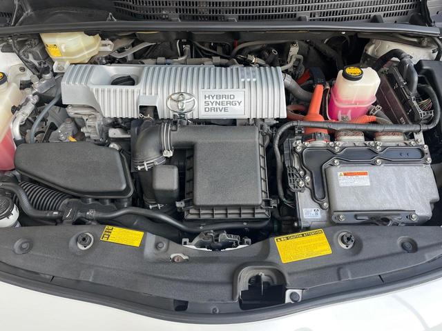 プリウス Ｇツーリングセレクションレザーパッケージ　純正ＳＤナビ　レーダークルーズ　禁煙車　レザーシート　スマートキー　ＬＥＤヘッド　ビルトインＥＴＣ　純正１７インチアルミ　オートエアコン　ＣＤ　フルセグ（19枚目）