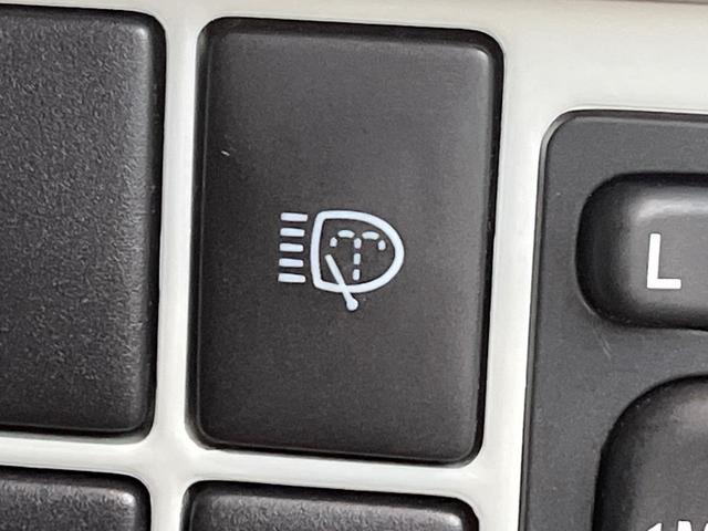 プリウス Ｇツーリングセレクションレザーパッケージ　純正ＳＤナビ　レーダークルーズ　禁煙車　レザーシート　スマートキー　ＬＥＤヘッド　ビルトインＥＴＣ　純正１７インチアルミ　オートエアコン　ＣＤ　フルセグ（24枚目）