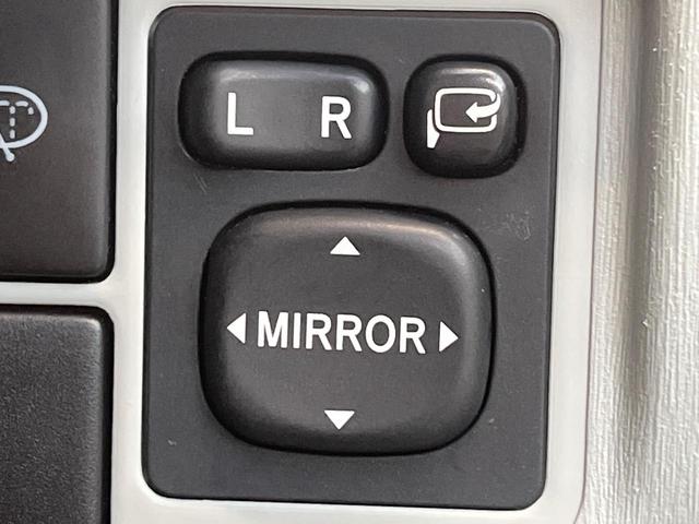 プリウス Ｇツーリングセレクションレザーパッケージ　純正ＳＤナビ　レーダークルーズ　禁煙車　レザーシート　スマートキー　ＬＥＤヘッド　ビルトインＥＴＣ　純正１７インチアルミ　オートエアコン　ＣＤ　フルセグ（26枚目）