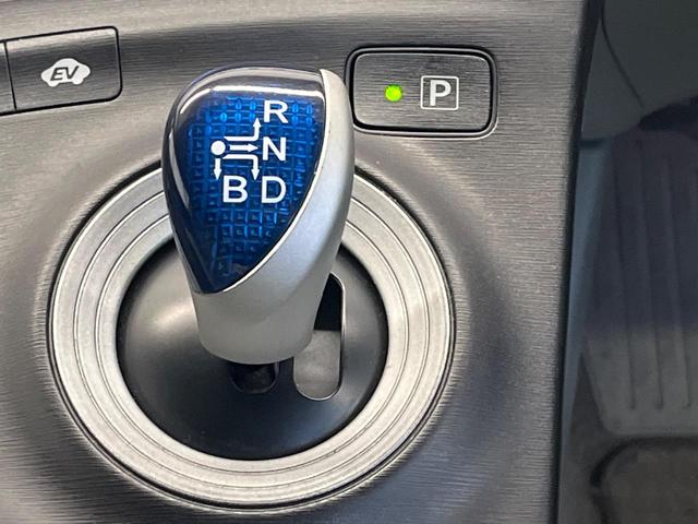プリウス Ｇツーリングセレクションレザーパッケージ　純正ＳＤナビ　レーダークルーズ　禁煙車　レザーシート　スマートキー　ＬＥＤヘッド　ビルトインＥＴＣ　純正１７インチアルミ　オートエアコン　ＣＤ　フルセグ（32枚目）