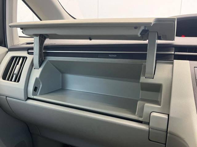 プリウス Ｇツーリングセレクションレザーパッケージ　純正ＳＤナビ　レーダークルーズ　禁煙車　レザーシート　スマートキー　ＬＥＤヘッド　ビルトインＥＴＣ　純正１７インチアルミ　オートエアコン　ＣＤ　フルセグ（34枚目）