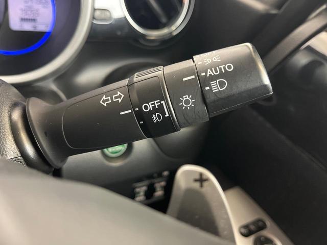 Ｎ－ＢＯＸカスタム Ｇ・ターボＬパッケージ　両側電動ドア　ＳＤナビ　バックカメラ　禁煙車　ハーフレザーシート　スマートキー　ＨＩＤヘッド　ＥＴＣ　クルコン　純正１５インチアルミ　オートライト　オートエアコン　Ｂｌｕｅｔｏｏｔｈ　ＣＤ（8枚目）