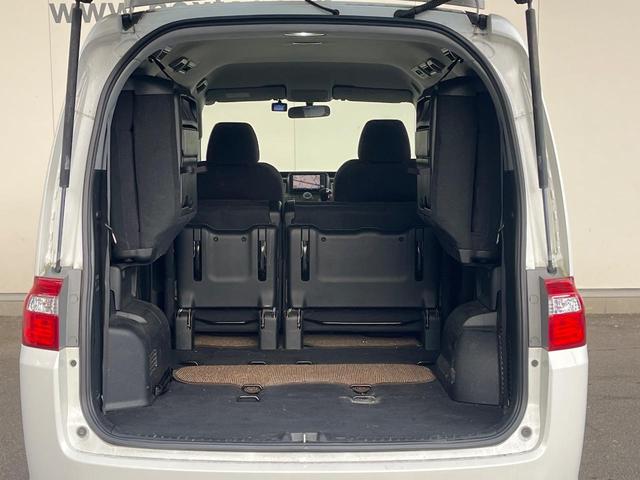 ���i�̂���������ʋ΁A���}���ɏ\���ȉ׎��X�y�[�X���m�ۂ��Ă���܂��B�Z�J���h�V�[�g��|���ƁA�傫�ȉו��̐ύڂ��\�ł���