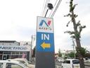ズラッと並んだ展示車と大きな「N」の看板が目印です!