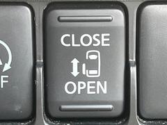 【パワースライドドア】スマートキーや運転席のスイッチでスライドドアの開閉が可能♪電動だから力を入れてドアを開ける必要が無く、小さいお子様でも、重い荷物を持っている時もラクに開け閉めできます♪ 7