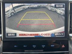 【バックカメラ】駐車時に後方がリアルタイム映像で確認できます。大型商業施設や立体駐車場での駐車時や、夜間のバック時に大活躍！運転スキルに関わらず、今や必須となった装備のひとつです！ 6