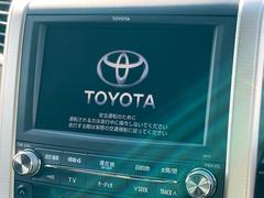 【メーカー純正ナビ】インテリアに溶け込むスタイリッシュな「専用設計」メーカーナビを装備♪視認性や操作性など基本性能にも優れ、より上質なカーライフをお楽しみいただけます。 4