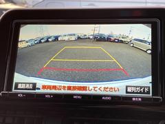 【バックカメラ】駐車時に後方がリアルタイム映像で確認できます。大型商業施設や立体駐車場での駐車時や、夜間のバック時に大活躍！運転スキルに関わらず、今や必須となった装備のひとつです！ 4