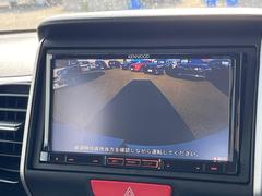 【バックカメラ】駐車時に後方がリアルタイム映像で確認できます。大型商業施設や立体駐車場での駐車時や、夜間のバック時に大活躍！運転スキルに関わらず、今や必須となった装備のひとつです！ 4