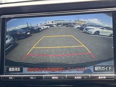 【バックカメラ】駐車時に後方がリアルタイム映像で確認できます。大型商業施設や立体駐車場での駐車時や、夜間のバック時に大活躍！運転スキルに関わらず、今や必須となった装備のひとつです！ 5