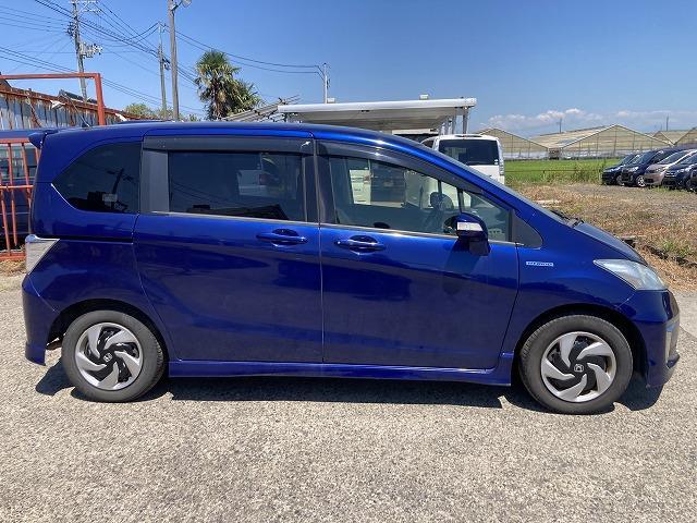 フリードハイブリッド ジャストセレクション Sキー ETC ナビ Bluetooth Bカメラ 両Pスラ 盗難防止システム 衝突安全ボディ キーレスエントリー 運転席エアバッグ 助手席エアバッグ(8枚目)