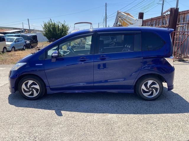 フリードハイブリッド ジャストセレクション Sキー ETC ナビ Bluetooth Bカメラ 両Pスラ 盗難防止システム 衝突安全ボディ キーレスエントリー 運転席エアバッグ 助手席エアバッグ(12枚目)