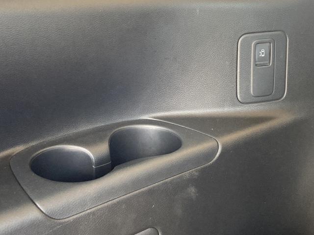 セレナ Ｘ　Ｓキー　Ｐスタート　ｉｓｔｏｐ　クルコン　ＥＴＣ　ナビ　フルセグ　ＣＤ　　ＤＶＤ　Ｂｌｕｅｔｏｏｔｈ　ステアリングリモコン　Ｂカメラ　アルミ　サンシェード　片側Ｐスラ（36枚目）