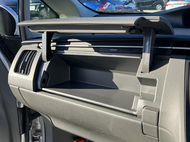 プリウス Sツーリングセレクション Sキー Pスタート istop クルコン ETC ナビ フルセグ CD DVD Bluetooth Bカメラ HID フォグ アルミ オートライト(19枚目)