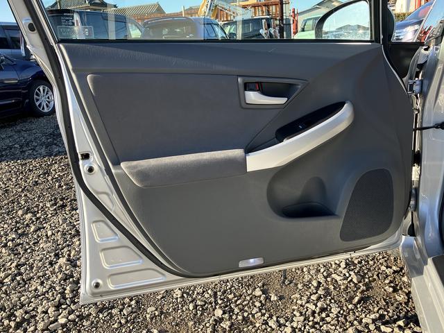 プリウス Sツーリングセレクション Sキー Pスタート istop クルコン ETC ナビ フルセグ CD DVD Bluetooth Bカメラ HID フォグ アルミ オートライト(39枚目)