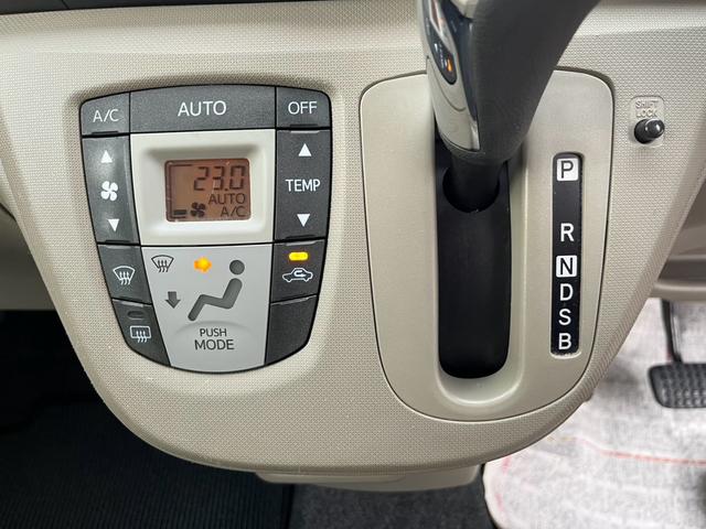 ムーヴ X 4WD スマートキー プッシュスタート 社外ナビ ワンセグテレビ エンジンスターター オートエアコン アイドリングストップ ライトレベライザー 電動格納ドアミラー メンテナンスノート 取扱説明書(13枚目)