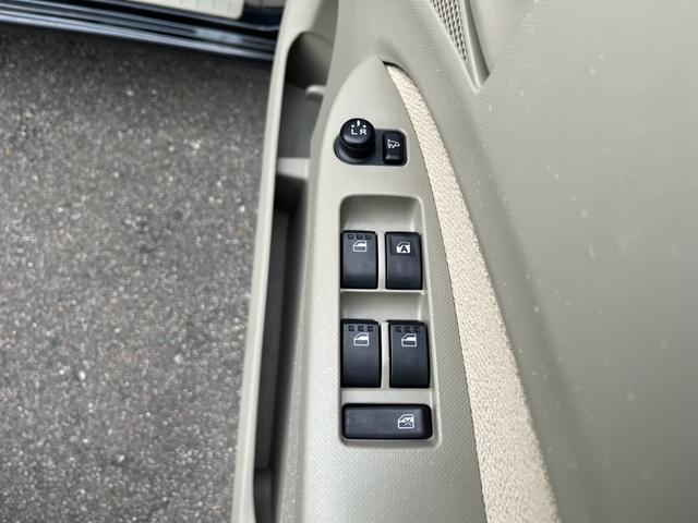 ムーヴ X 4WD スマートキー プッシュスタート 社外ナビ ワンセグテレビ エンジンスターター オートエアコン アイドリングストップ ライトレベライザー 電動格納ドアミラー メンテナンスノート 取扱説明書(17枚目)