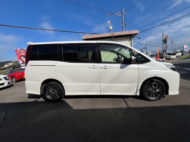 ノア Si 4WD スマートキー プッシュスタート 純正ナビ フルセグテレビ バックカメラ Bluetooth対応 両側パワースライドドア ビルトインETC エンジンスターター 7人乗り 電動格納ドアミラー(6枚目)