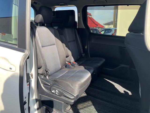 ノア Si 4WD スマートキー プッシュスタート 純正ナビ フルセグテレビ バックカメラ Bluetooth対応 両側パワースライドドア ビルトインETC エンジンスターター 7人乗り 電動格納ドアミラー(10枚目)