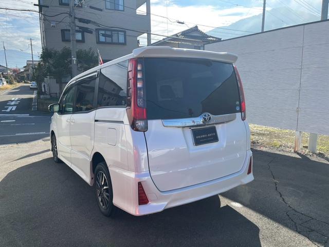 ノア Si 4WD スマートキー プッシュスタート 純正ナビ フルセグテレビ バックカメラ Bluetooth対応 両側パワースライドドア ビルトインETC エンジンスターター 7人乗り 電動格納ドアミラー(25枚目)