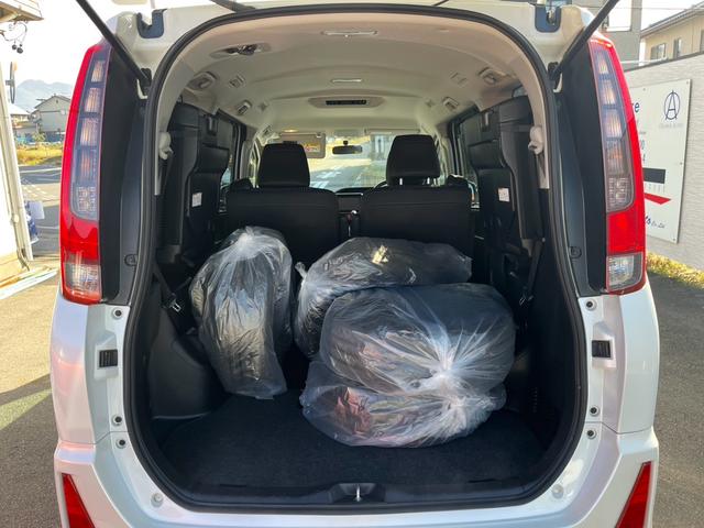 ノア Si 4WD スマートキー プッシュスタート 純正ナビ フルセグテレビ バックカメラ Bluetooth対応 両側パワースライドドア ビルトインETC エンジンスターター 7人乗り 電動格納ドアミラー(27枚目)